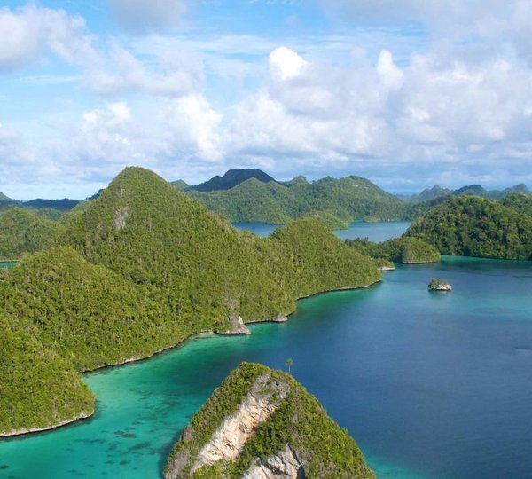 Luxury Yacht Charter Vacation Aboard Tiger Blue 