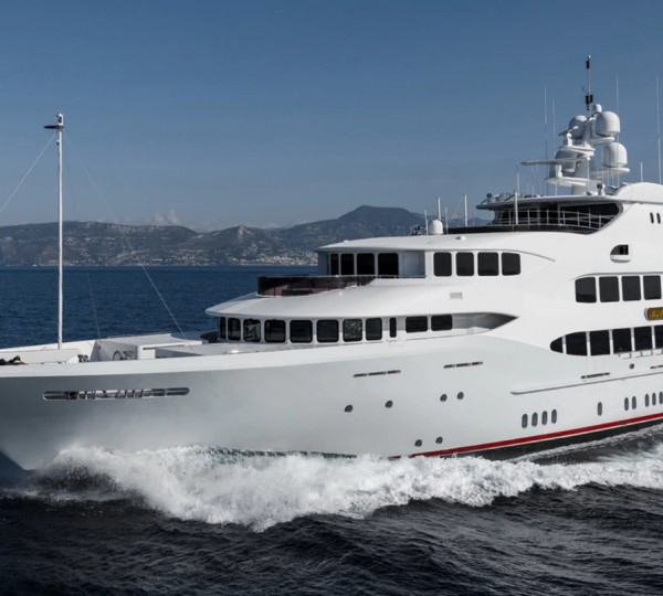 Luxury Yacht IRON BLONDE