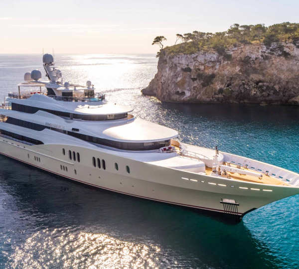 Luxury Motor Yacht EMINENCE