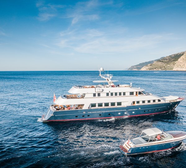 Luxury Yacht Chesella