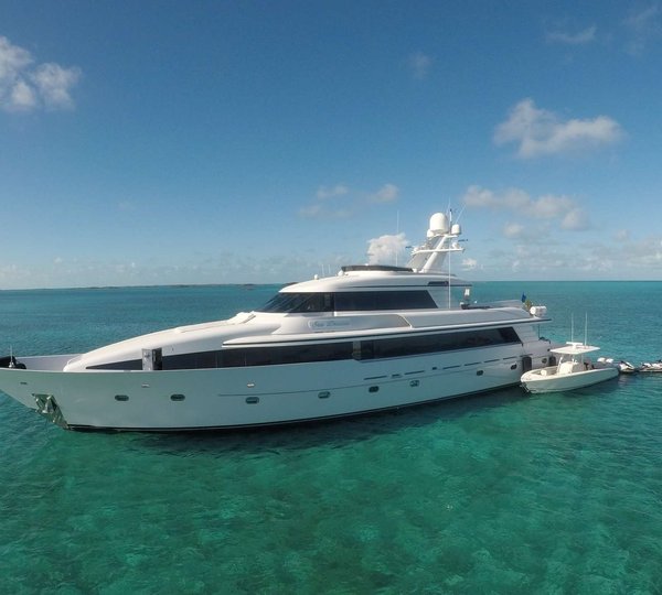 Motor Yacht SEA DREAMS In The Bahamas