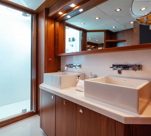 Queen Stateroom 4 Ensuite