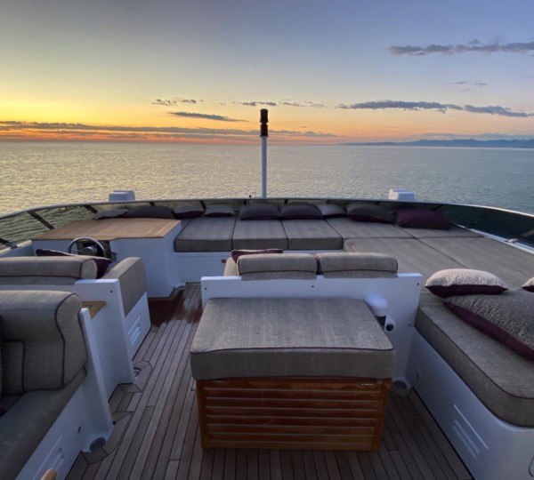 Spacious Flybridge Deck