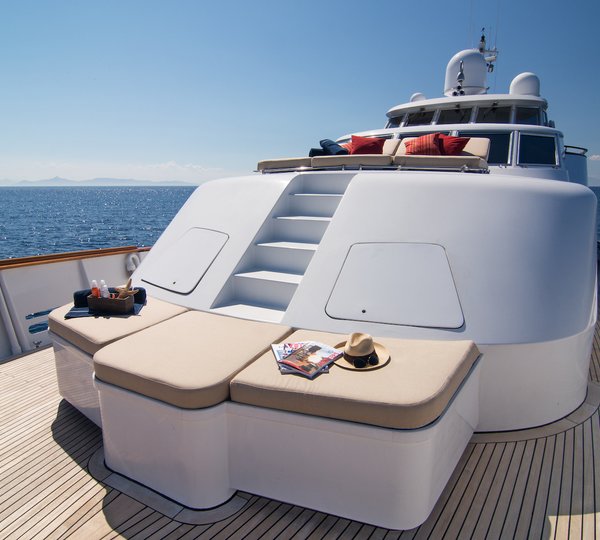 Spacious Foredeck With Seating
