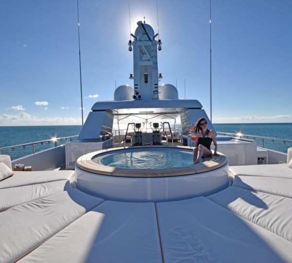 Sundeck With Circular Jacuzzi