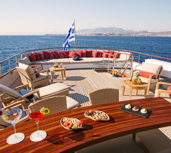 Sundeck With Wet Bar