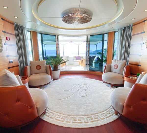 Upper Deck Circular Aft Lounge