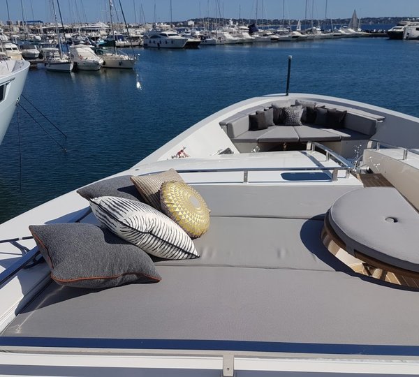Upper Foredeck Sunpads
