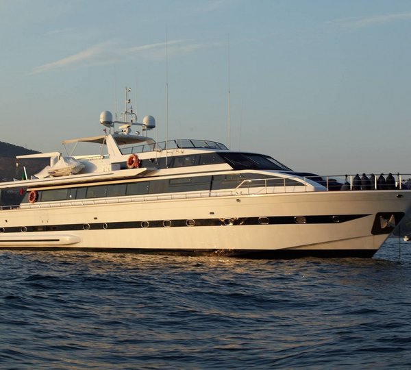 Versilcraft Yacht QUEEN SOUTH - Starboard View