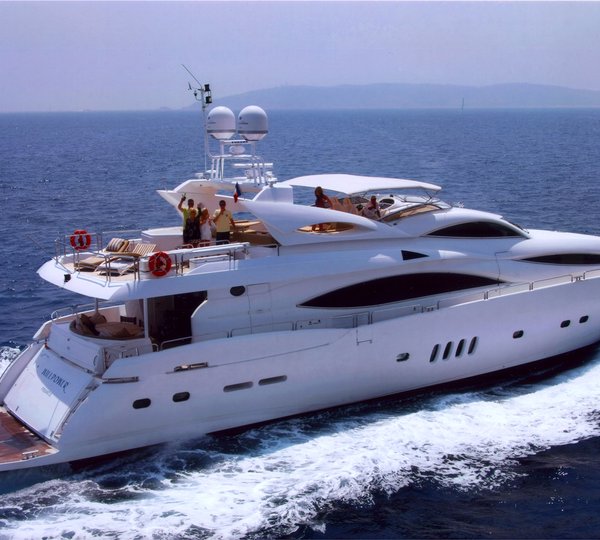 TI AMO luxury yacht charter