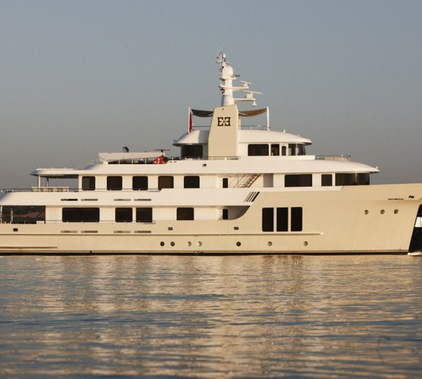 YAcht E&E By Vripack - Starboard Side Profile