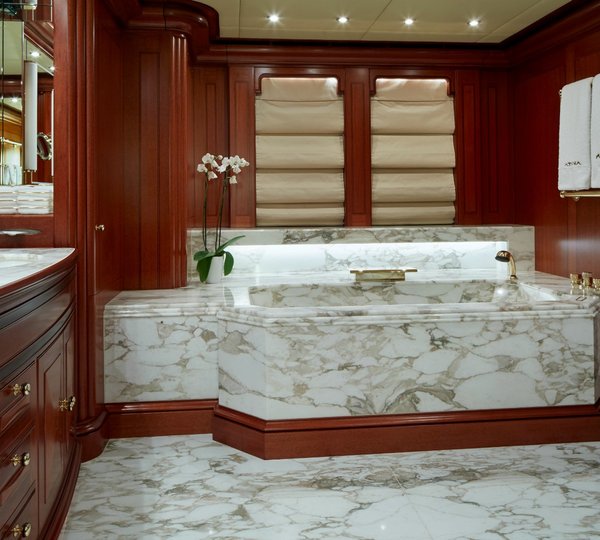 Yacht ATHENA - Bath