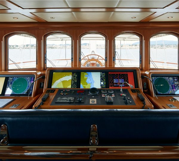 Yacht ATHENA - The Bridge