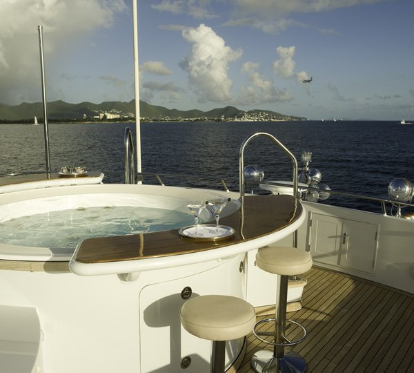 Yacht CHARISMA By Feadship - Jacuzzi Pool