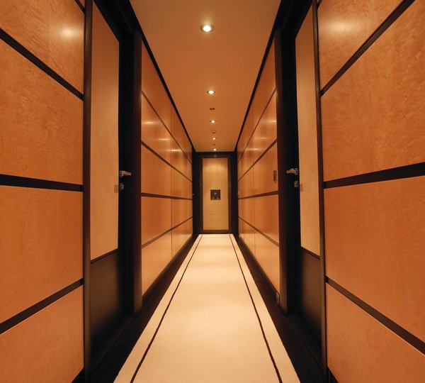 Yacht HARLE By Feadship - Hallway