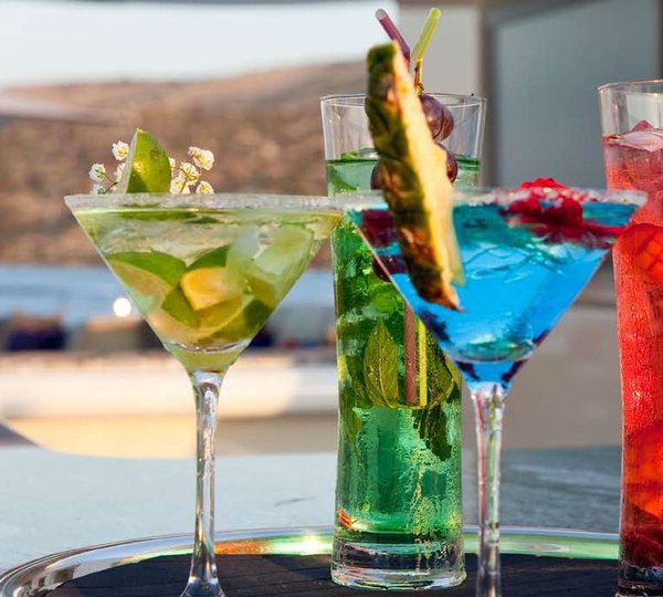 Yacht MARY JEAN II By ISA - Cocktails