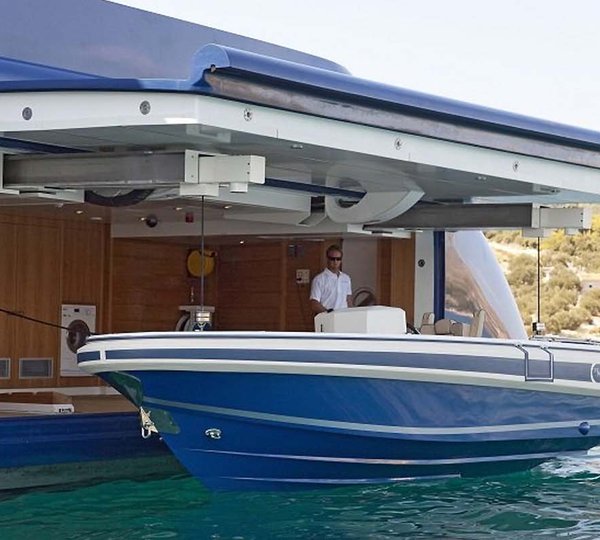 Yacht MARY JEAN II By ISA - Tender Launching