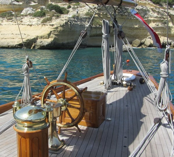 Yacht Moonbeam IV - Aft  