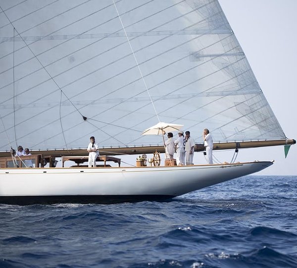 Yacht Moonbeam IV - In Cannes