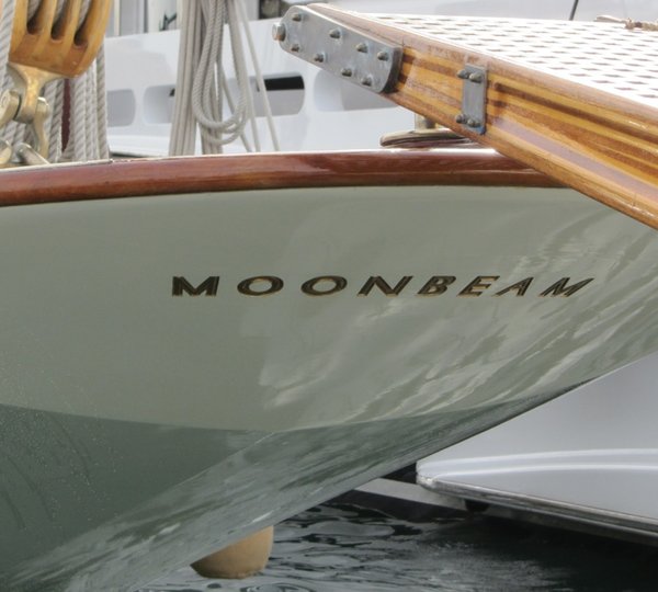 Yacht Moonbeam IV - Swallow Tail Transom