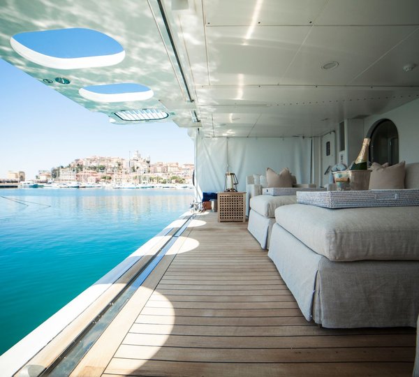 Yacht OCEANA By Oceanfast - Balcony