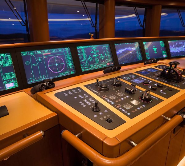 Yacht Solandge - The Bridge 