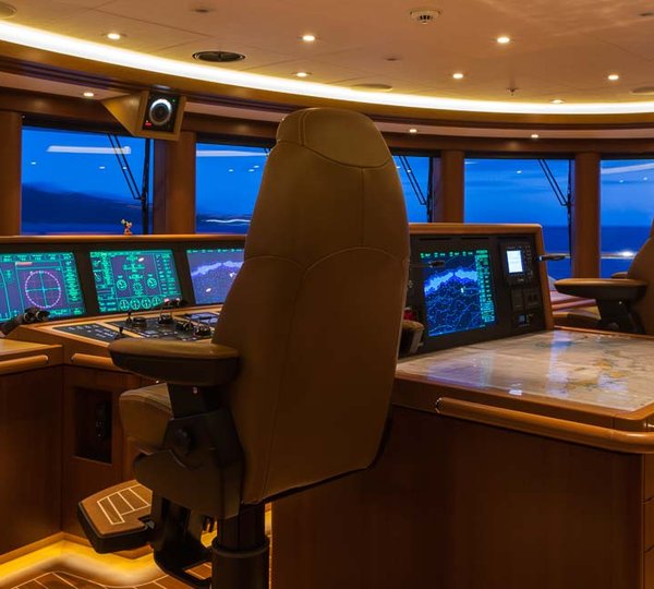 Yacht Solandge - The Bridge