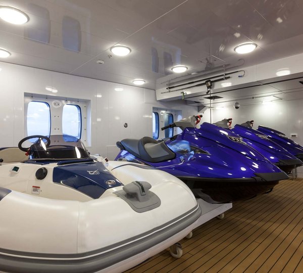 Yacht Solandge - Water Toys