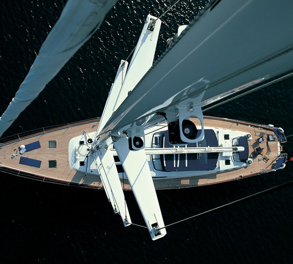 Yacht Wavelength - Mast