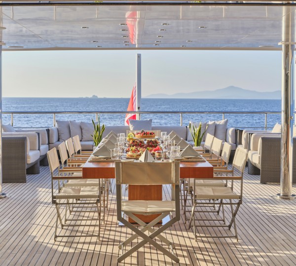 Aft Deck Dining - Studio Reskos