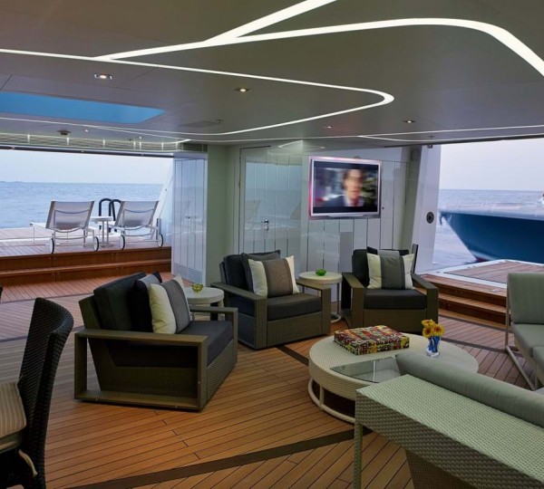 Beach Club That Opens Up