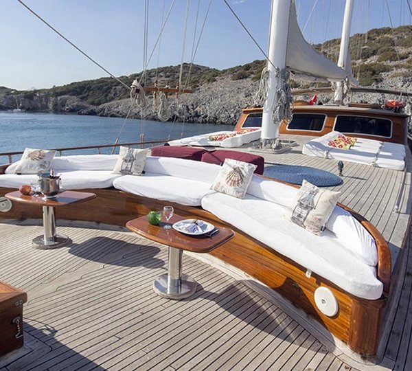 Bow Sunbathing And Seating