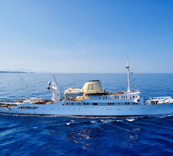 CHRISTINA O - Underway