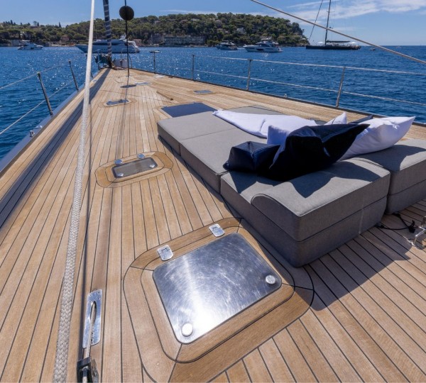 Deck Sunbathing Area