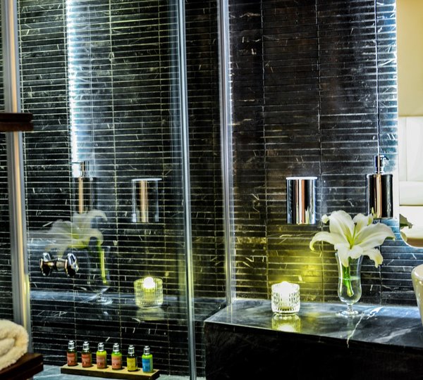 Double Cabin Bathroom 2