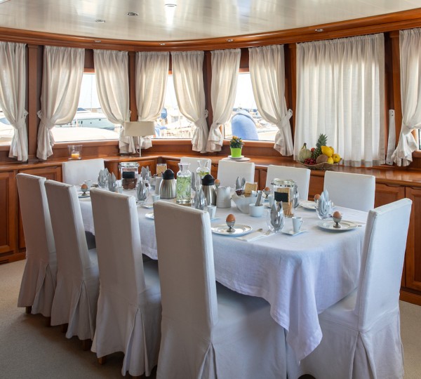 Elegant Dining Set Up