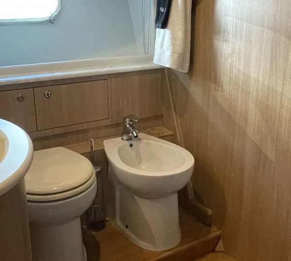 Ensuite Guest Bathroom