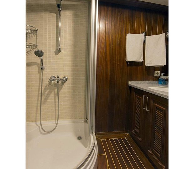 Ensuite With Shower