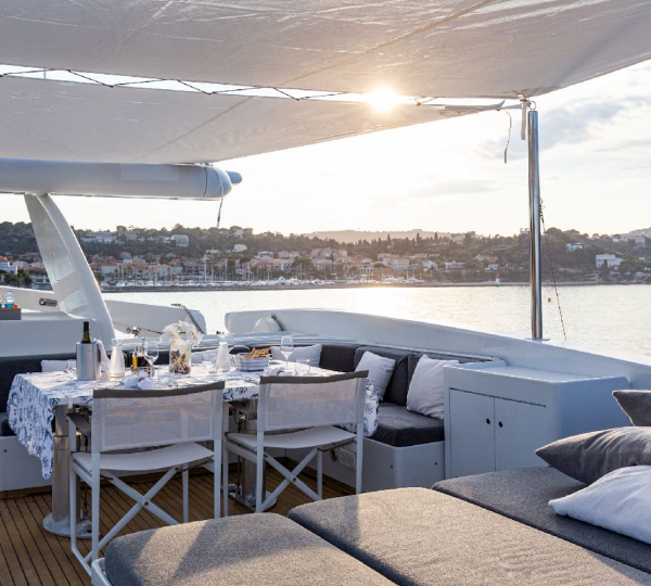 Flybridge Dining Area