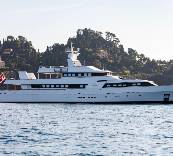 Luxury Yacht CURIOSITY