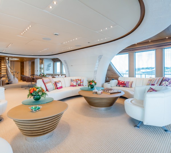 Main Saloon- Seating Area To Relax