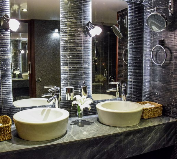 Master Bathroom - Sinks