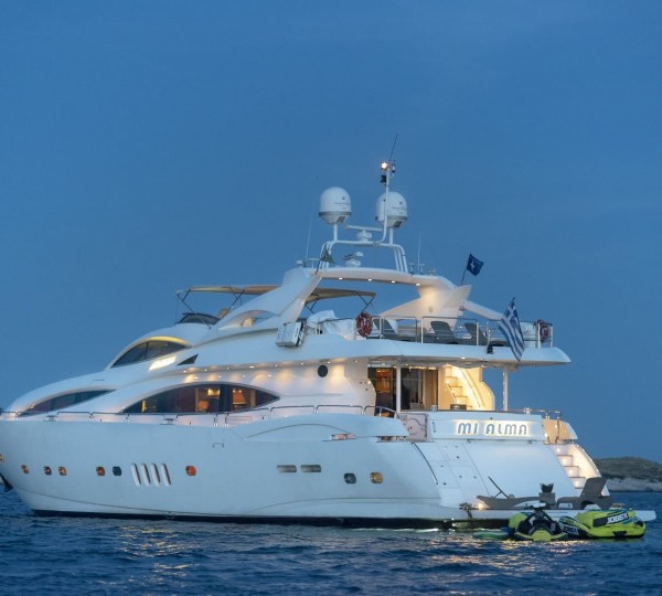 Motor Yacht MI ALMA in the evening