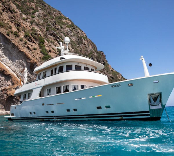 Profile Of Yacht TANANAI BY POPOTINE