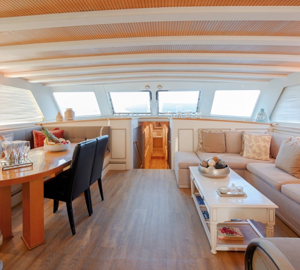 Saloon With Dining Area