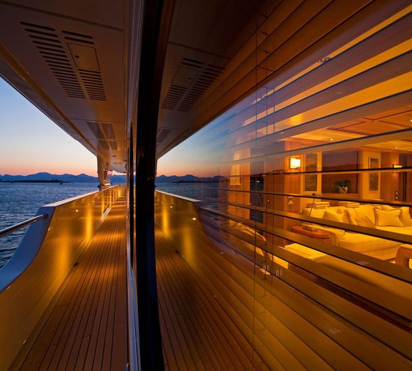 Side Deck View In To Salon