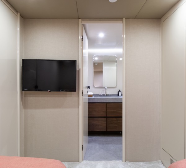 Twin Guest Cabin - Tv