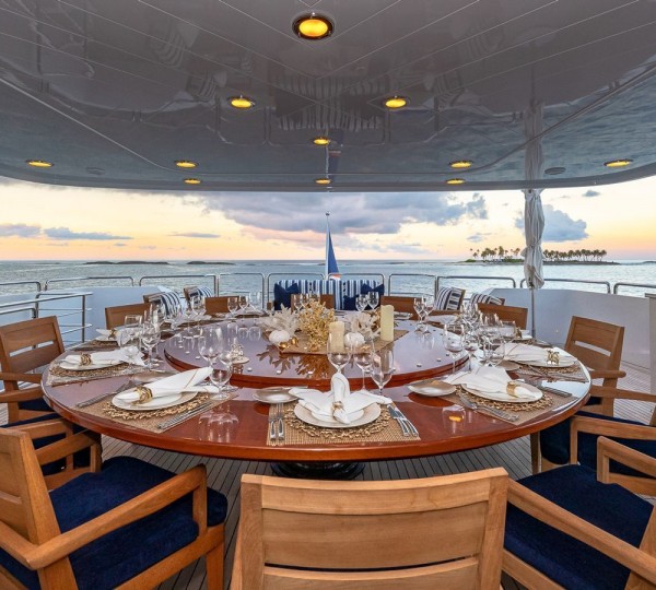 Uppe Deck Alfresco Dining