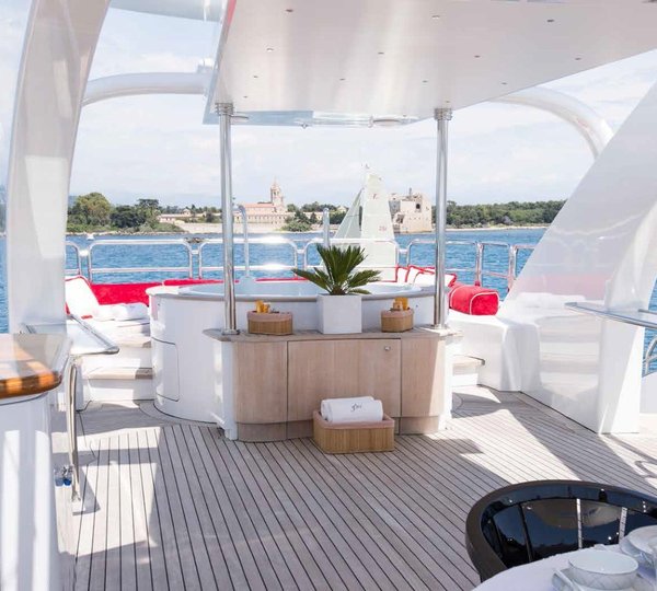 Yacht 360 Sundeck