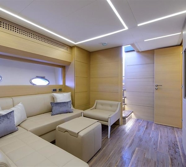 The 25m Yacht PERSHING 82